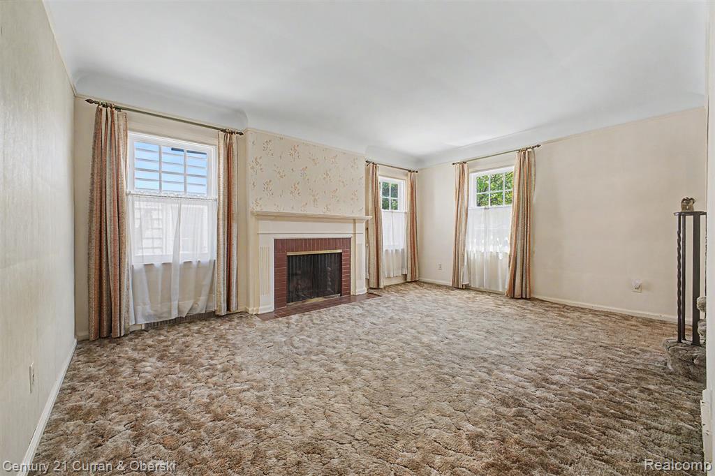 19036 Outer Drive Property Photo 4