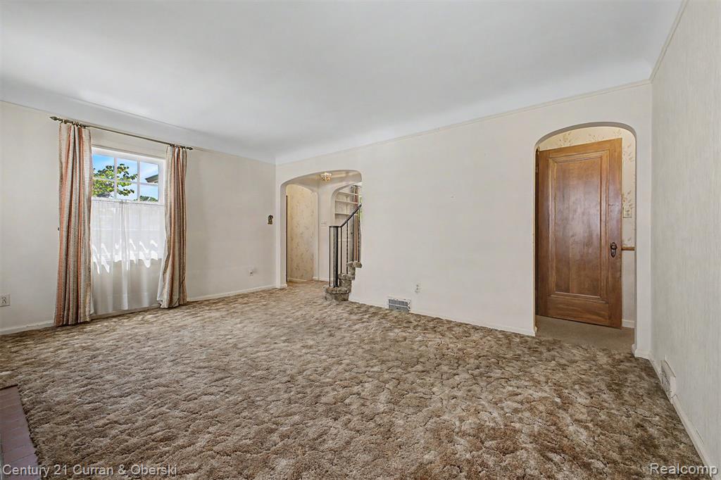 19036 Outer Drive Property Photo 5