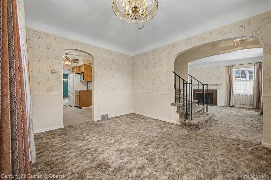 19036 Outer Drive Property Photo 7