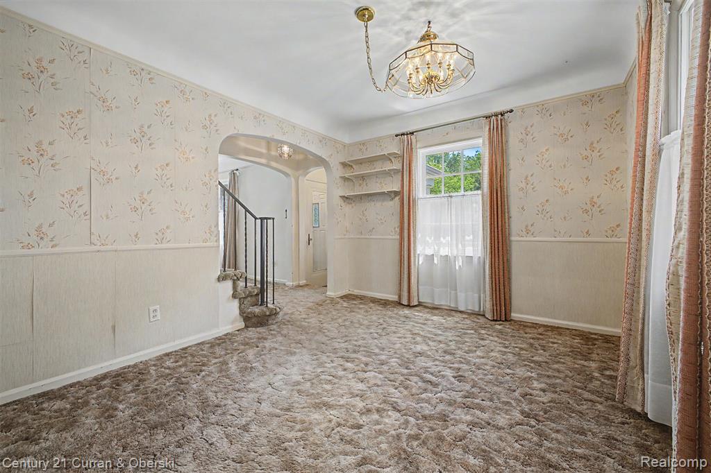 19036 Outer Drive Property Photo 8
