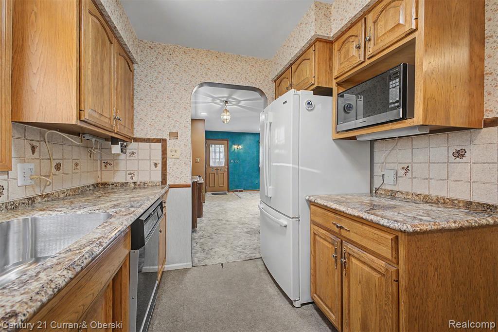 19036 Outer Drive Property Photo 12