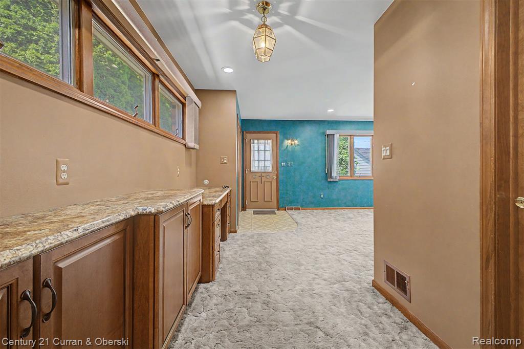 19036 Outer Drive Property Photo 13