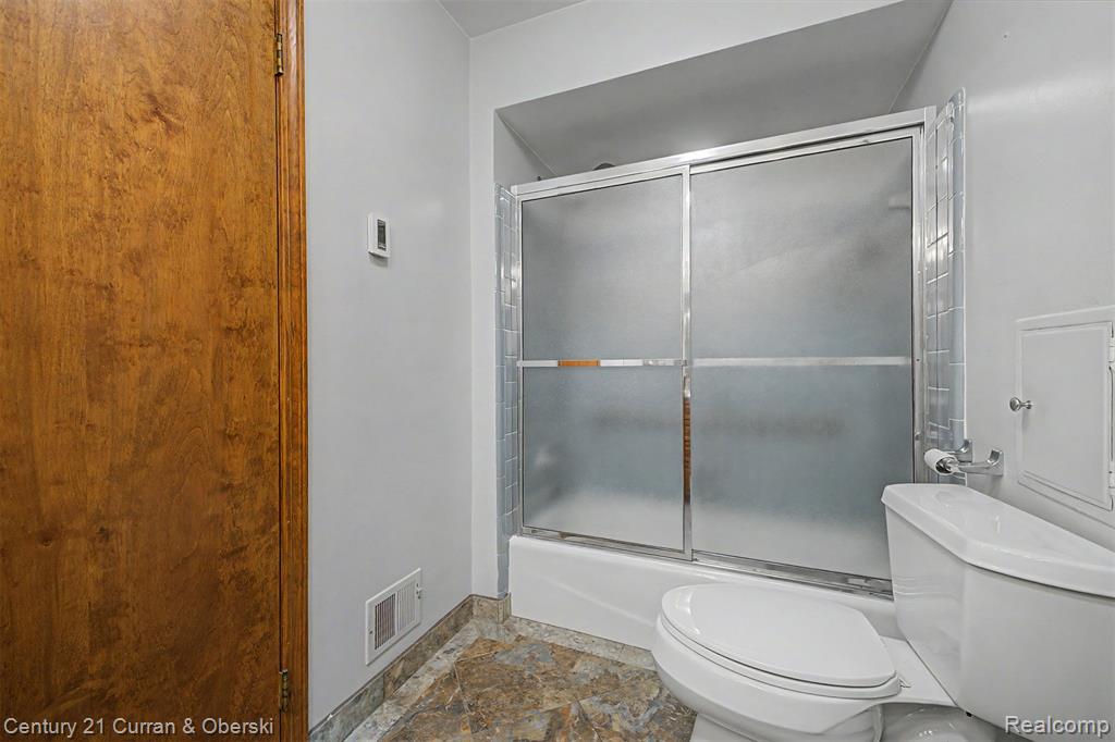 19036 Outer Drive Property Photo 18