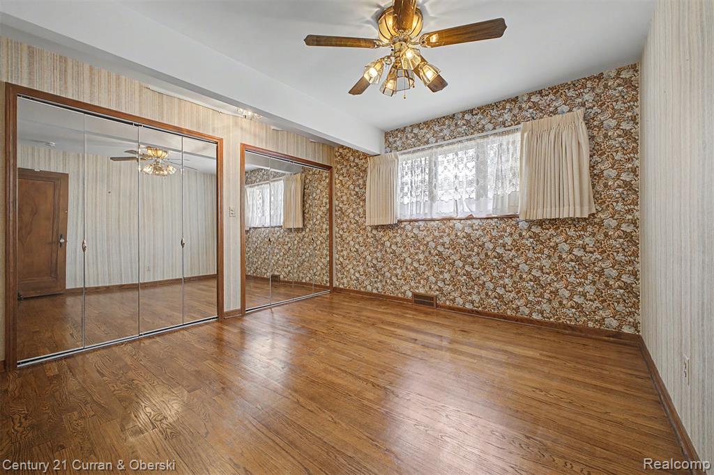 19036 Outer Drive Property Photo 19