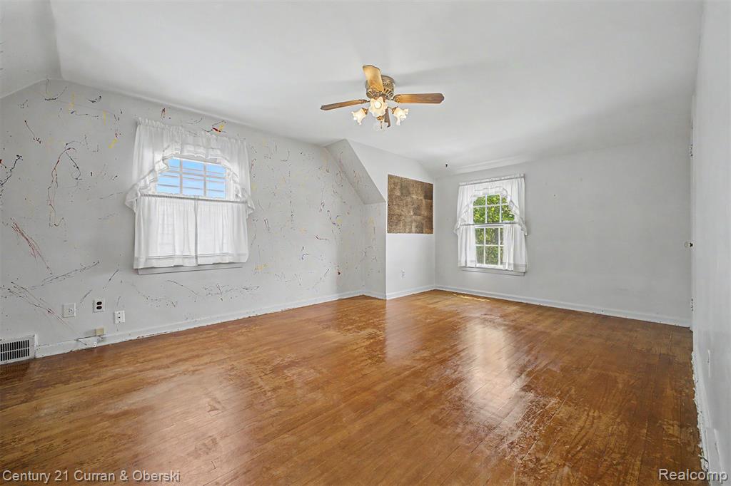 19036 Outer Drive Property Photo 21