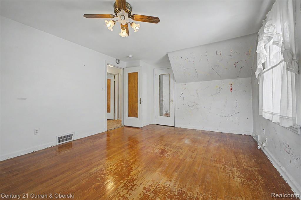19036 Outer Drive Property Photo 22