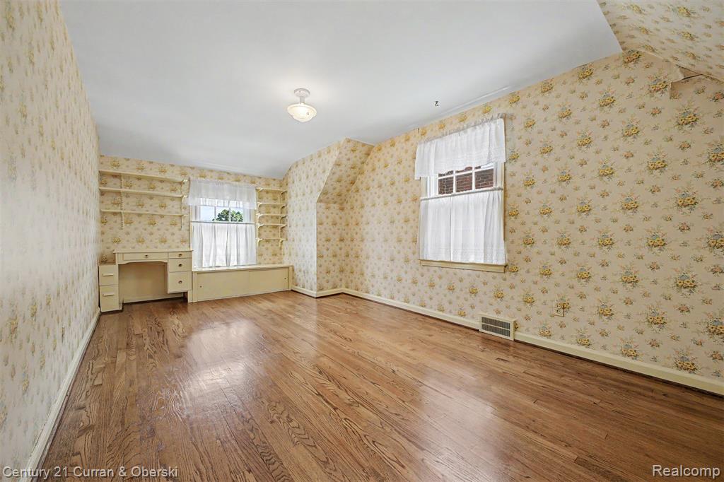 19036 Outer Drive Property Photo 23