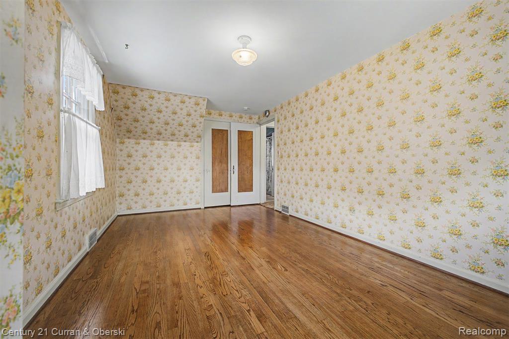 19036 Outer Drive Property Photo 24