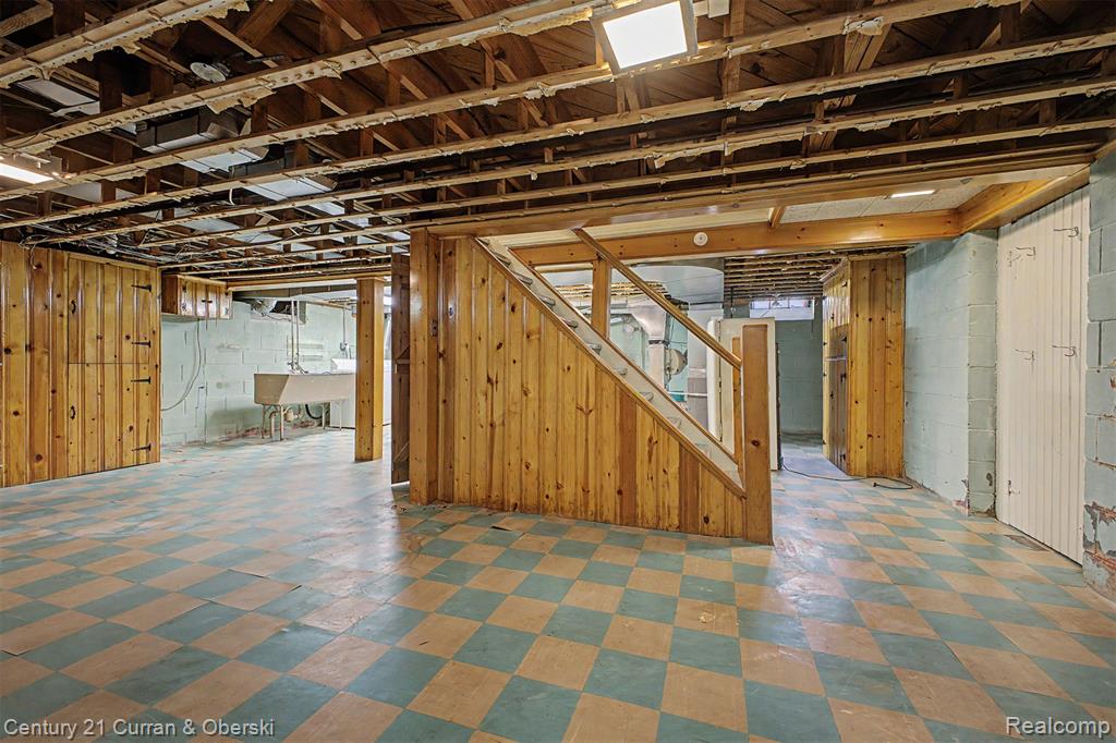 19036 Outer Drive Property Photo 26