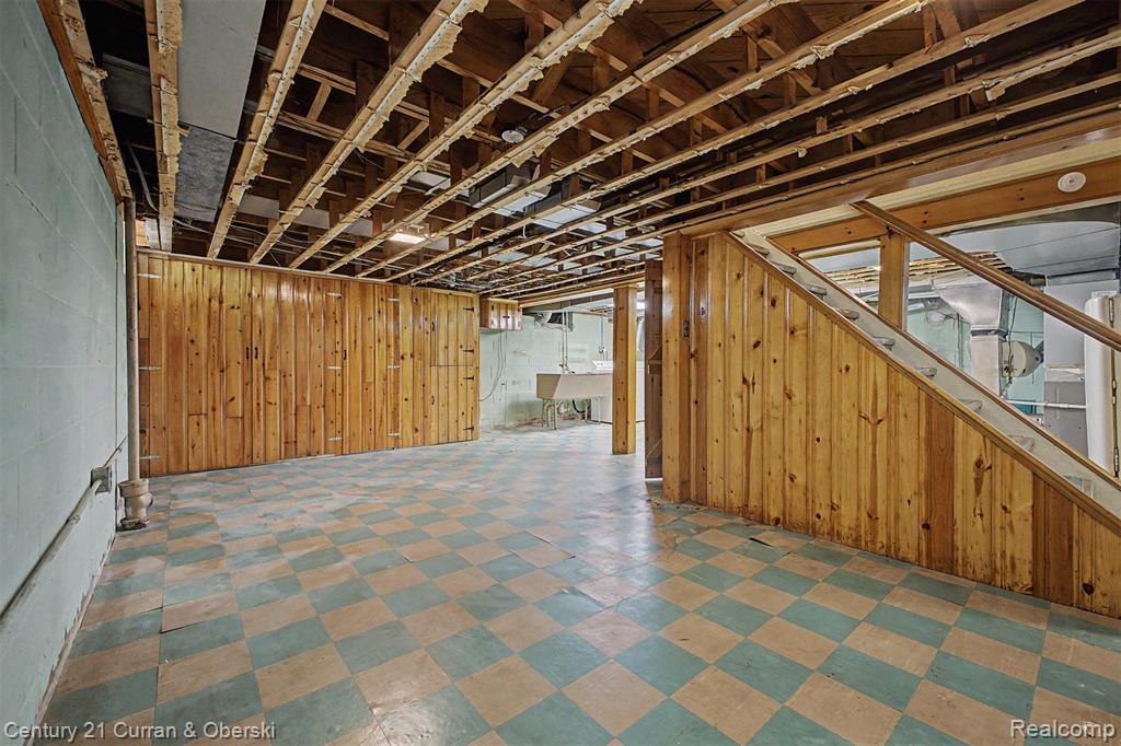19036 Outer Drive Property Photo 27