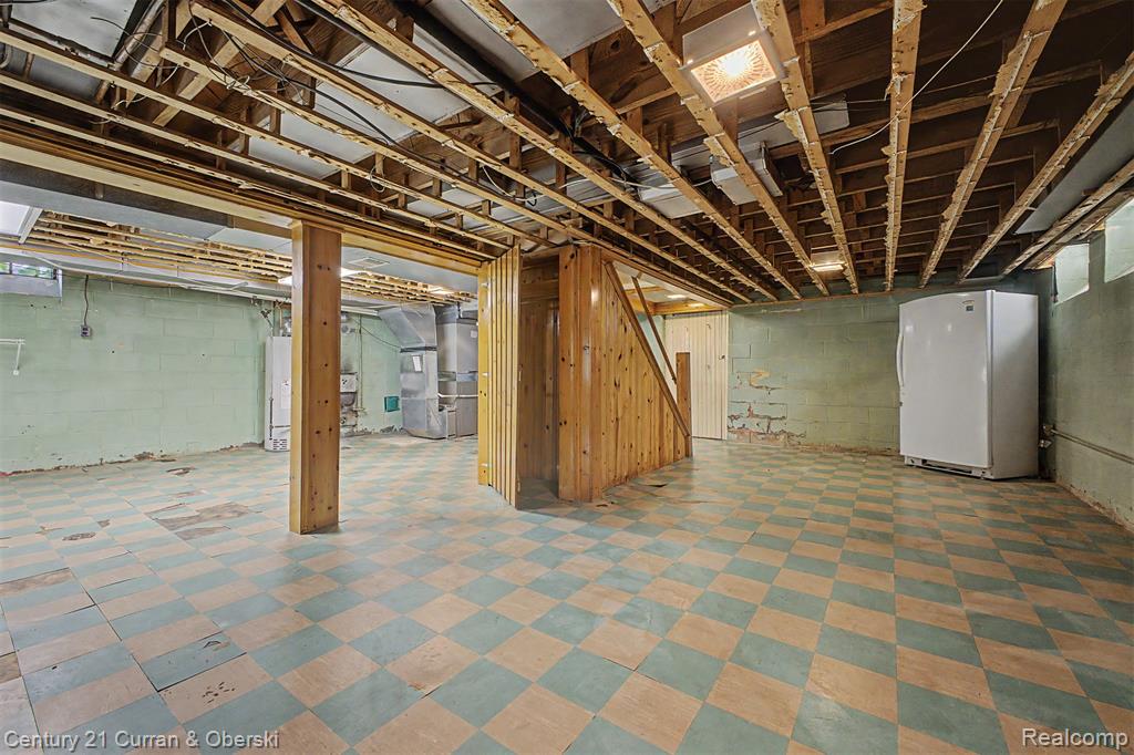 19036 Outer Drive Property Photo 28