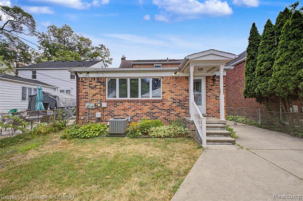 19036 Outer Drive Property Photo 29