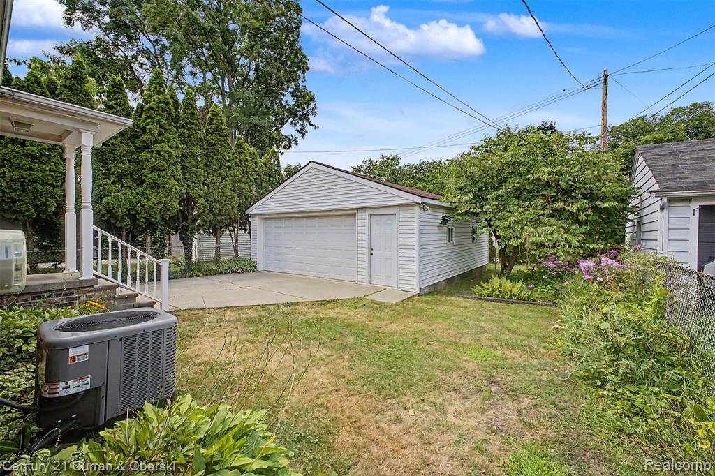 19036 Outer Drive Property Photo 32