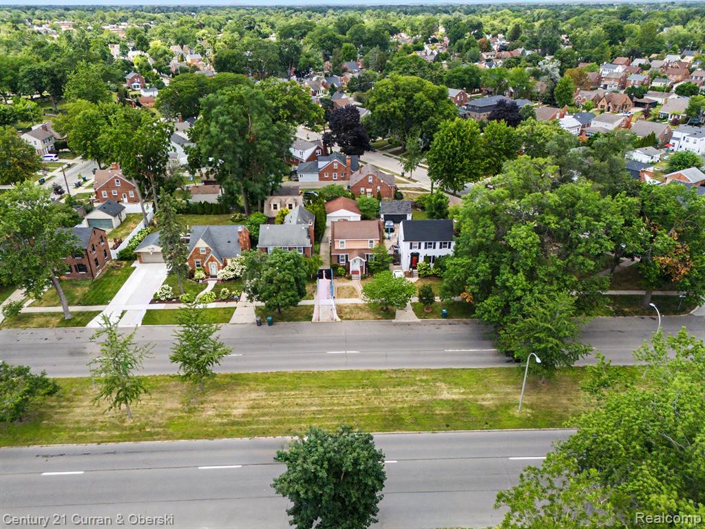 19036 Outer Drive Property Photo 34
