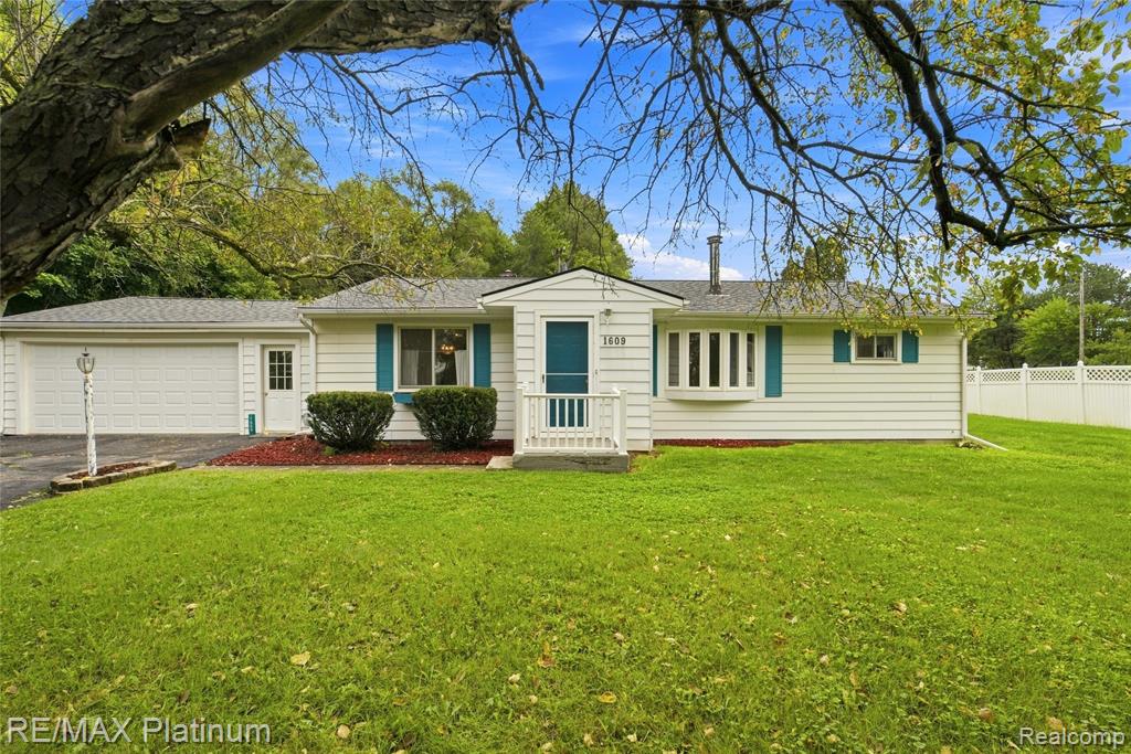 1609 W Dewey Road Property Photo 1