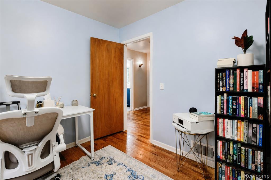 4499 S Linden Road Property Photo 27
