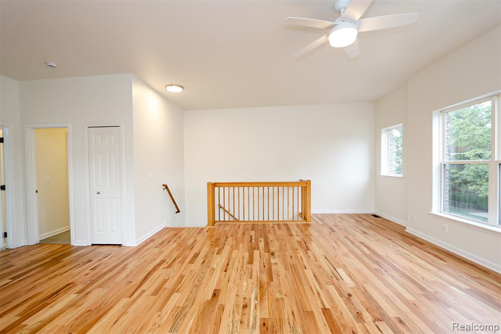 52 W Bethune Street Property Photo 8