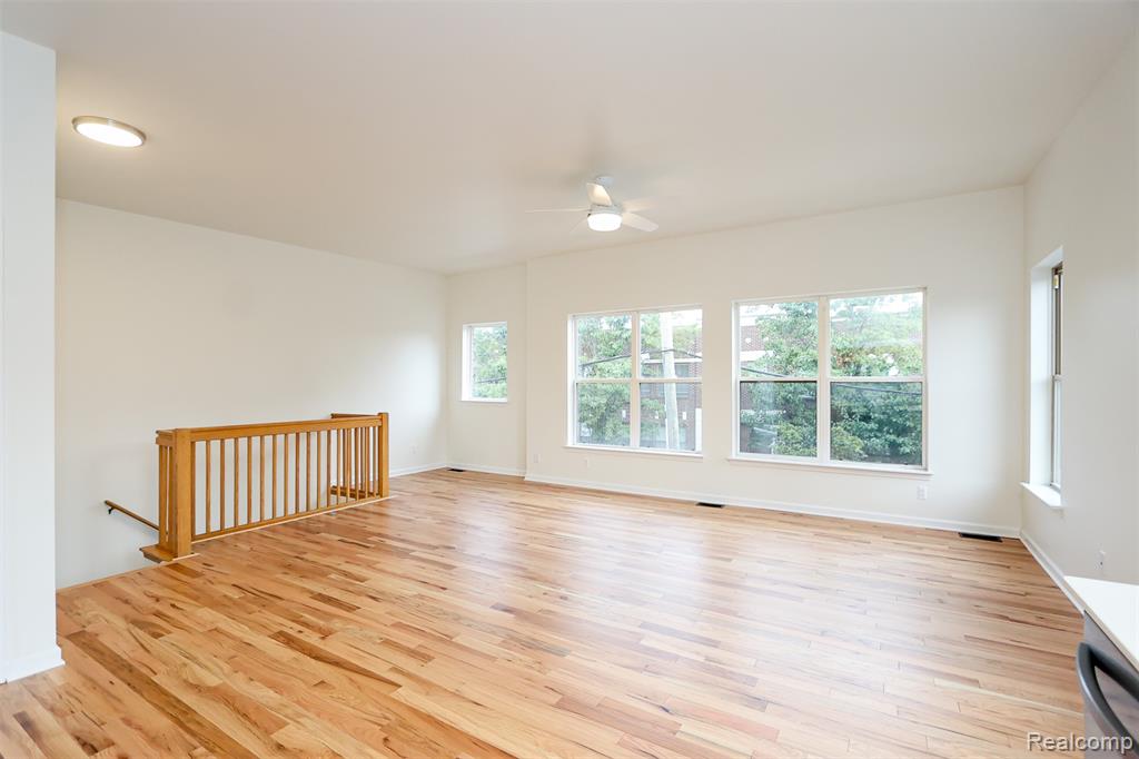 52 W Bethune Street Property Photo 9