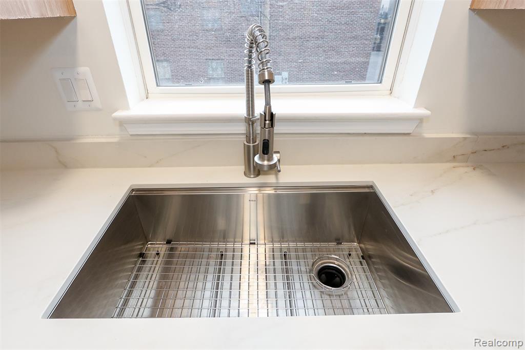52 W Bethune Street Property Photo 11