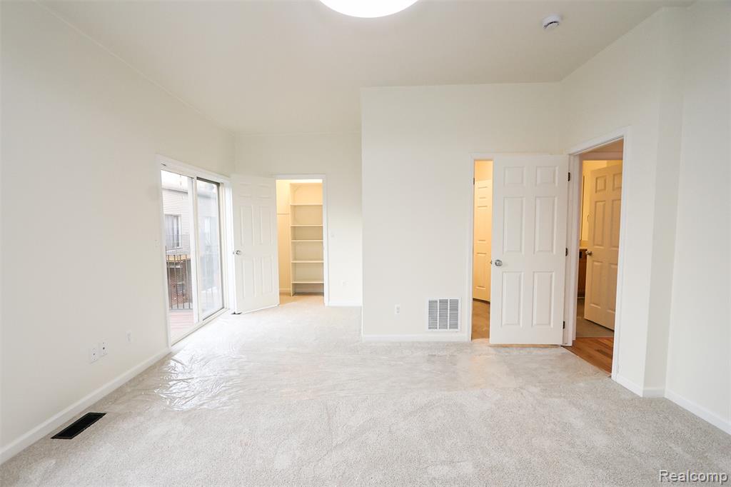 52 W Bethune Street Property Photo 14