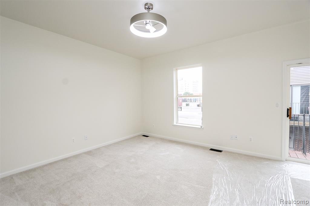 52 W Bethune Street Property Photo 15