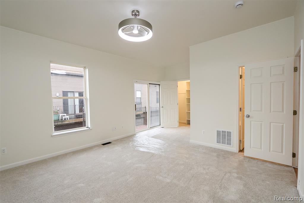 52 W Bethune Street Property Photo 16