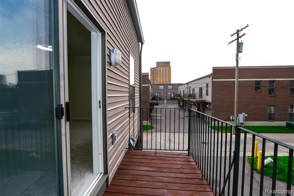 52 W Bethune Street Property Photo 18