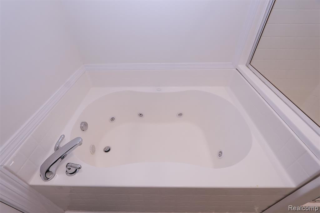 52 W Bethune Street Property Photo 21