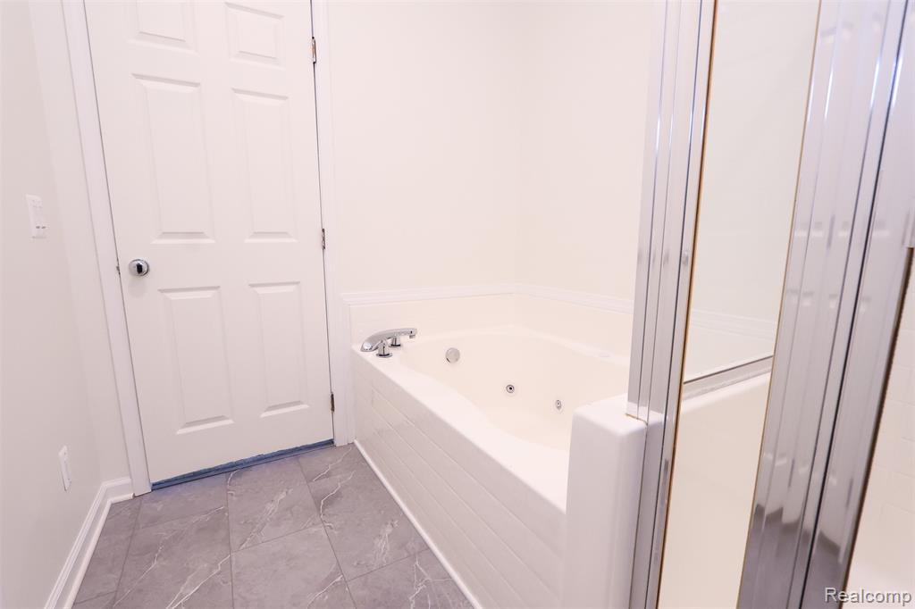 52 W Bethune Street Property Photo 24