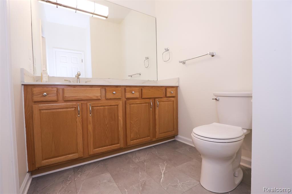 52 W Bethune Street Property Photo 25
