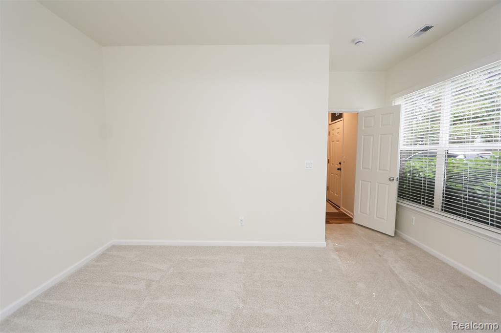 52 W Bethune Street Property Photo 33