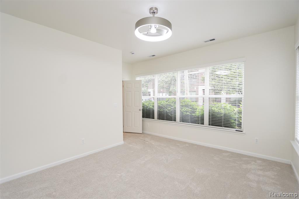 52 W Bethune Street Property Photo 34