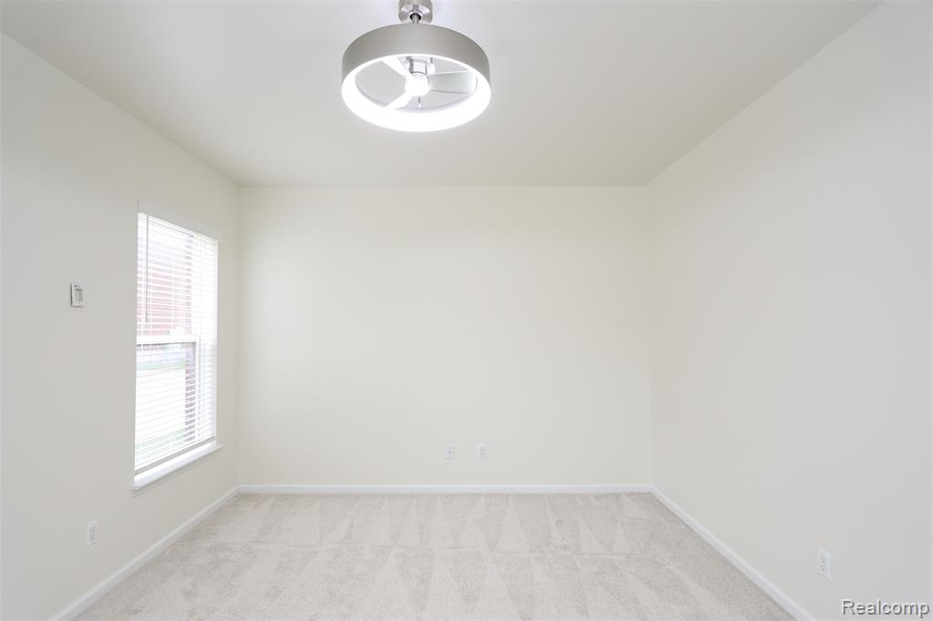 52 W Bethune Street Property Photo 36