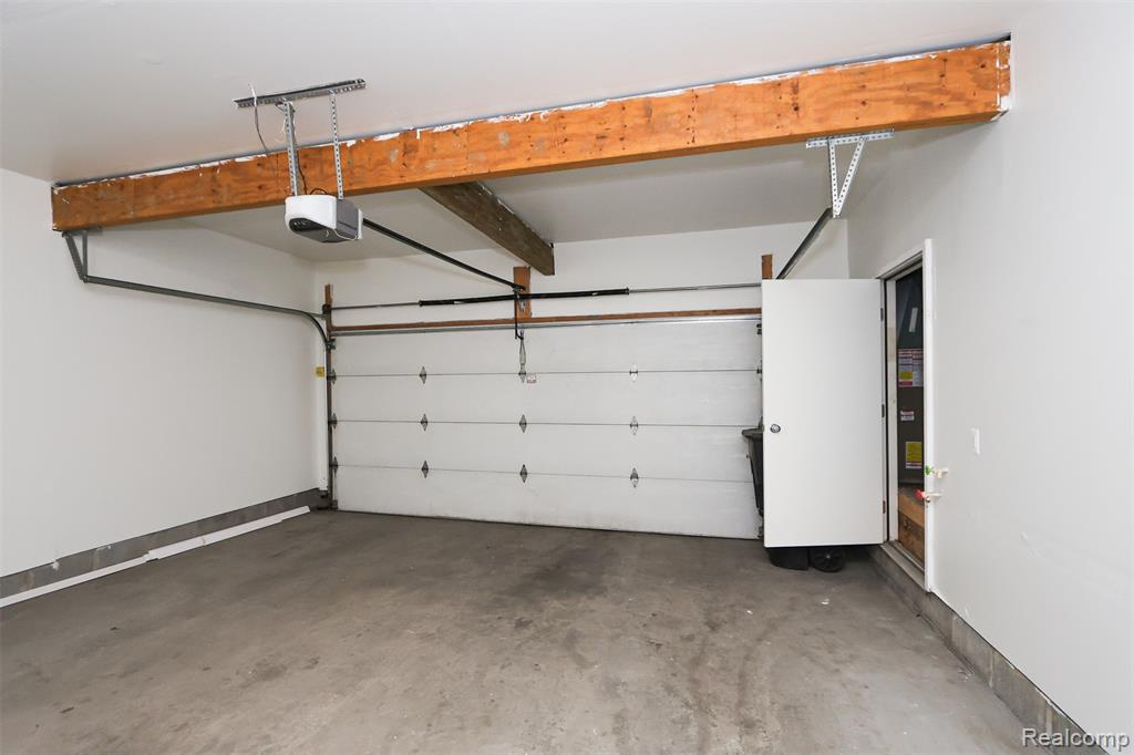 52 W Bethune Street Property Photo 39