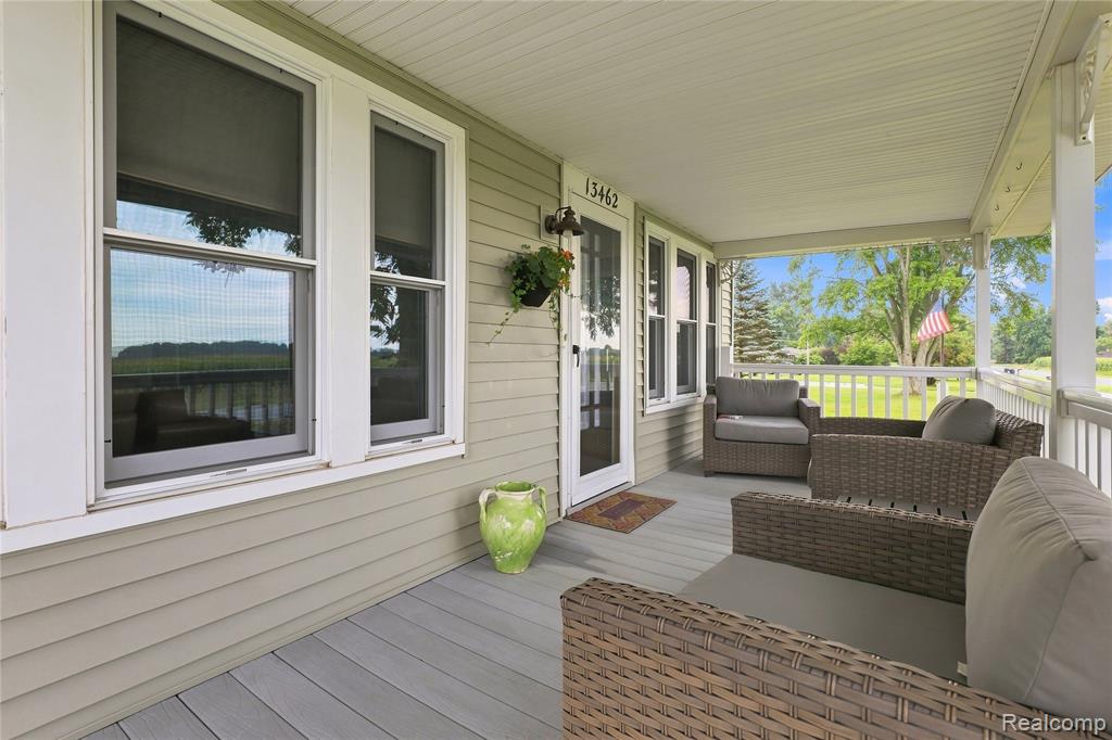 13462 N Linden Road Property Photo 6