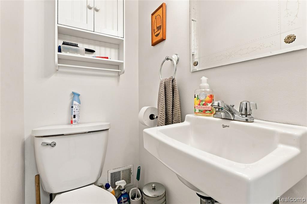 13462 N Linden Road Property Photo 20