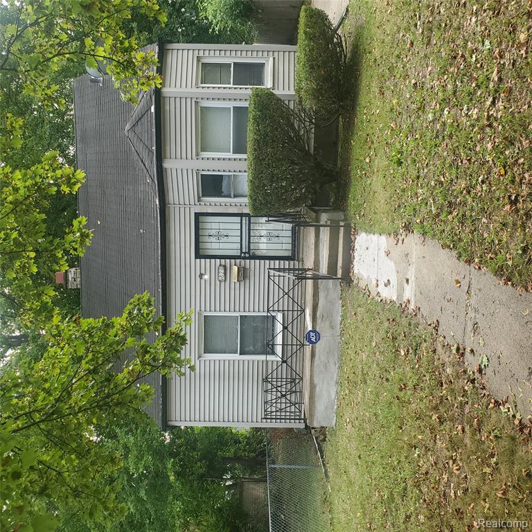 18231 Pembroke Avenue Property Photo 1