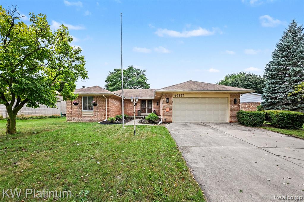 43957 Southampton Drive Property Photo 1