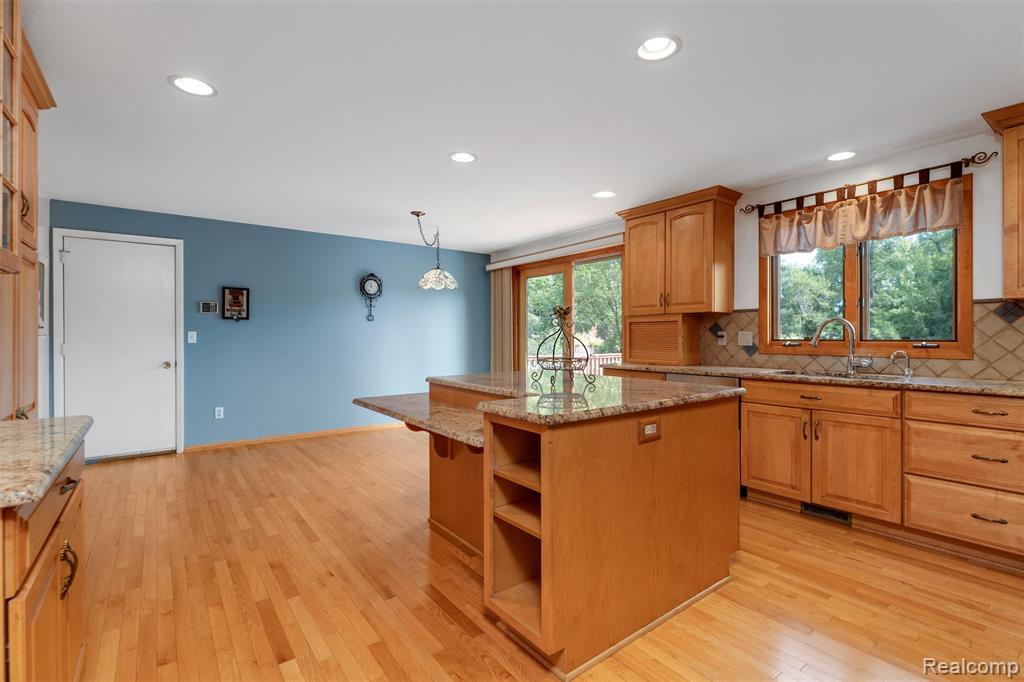 6025 Venice Drive Property Photo 7