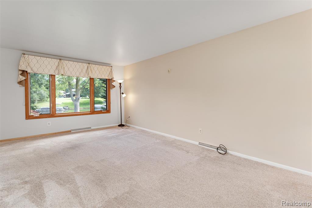 6025 Venice Drive Property Photo 12