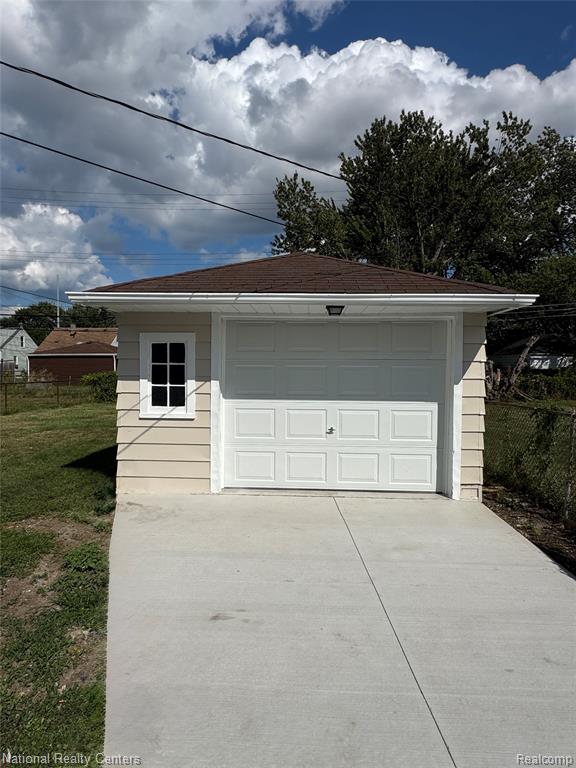 24884 Hayes Avenue Property Photo 5