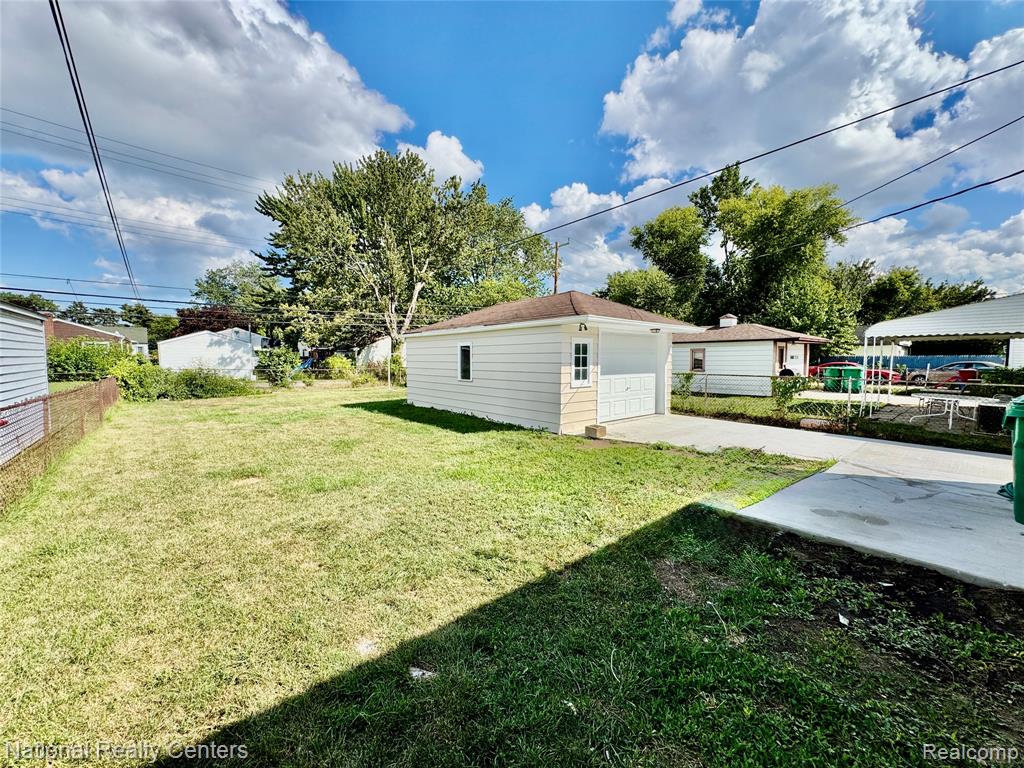 24884 Hayes Avenue Property Photo 6