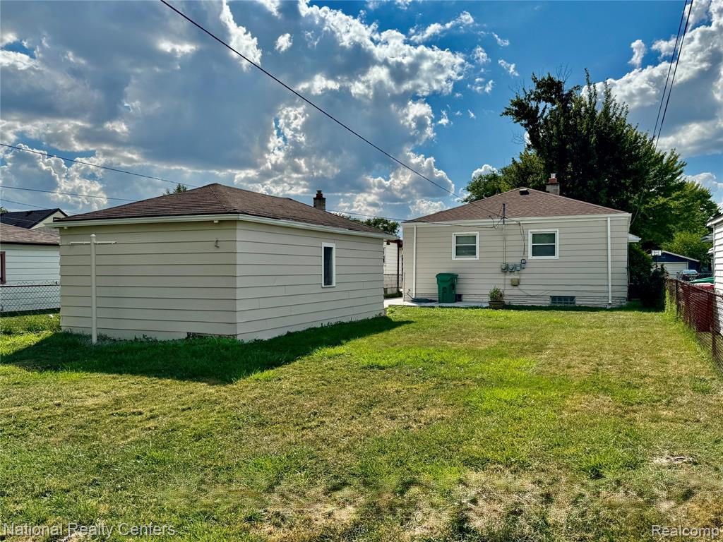 24884 Hayes Avenue Property Photo 8