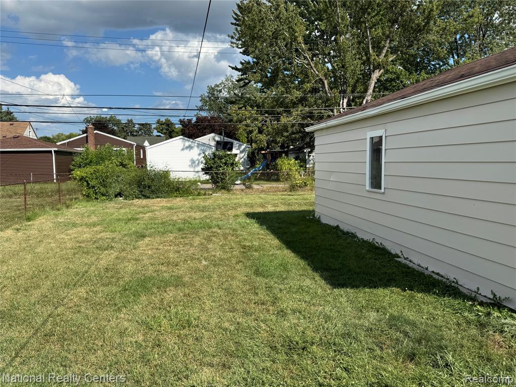 24884 Hayes Avenue Property Photo 9