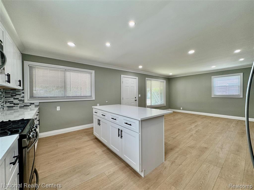 24884 Hayes Avenue Property Photo 11