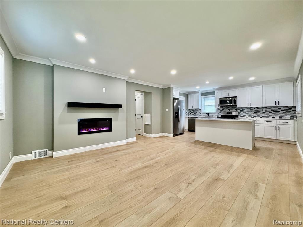 24884 Hayes Avenue Property Photo 16
