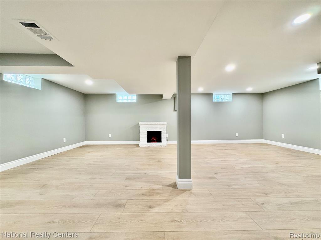 24884 Hayes Avenue Property Photo 32