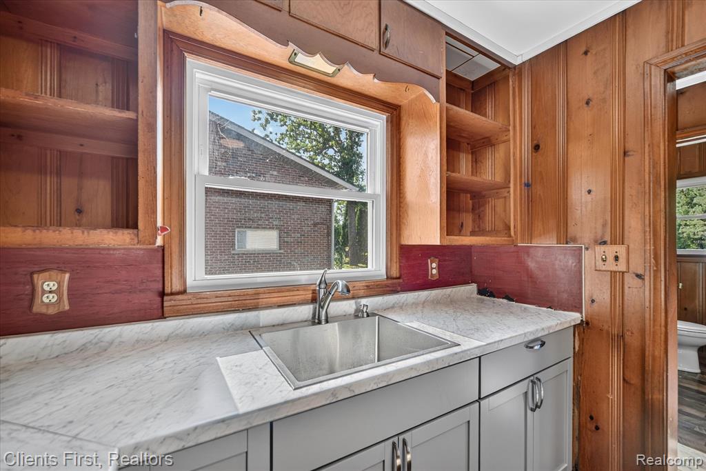 14344 Edgewater Drive Property Photo 14