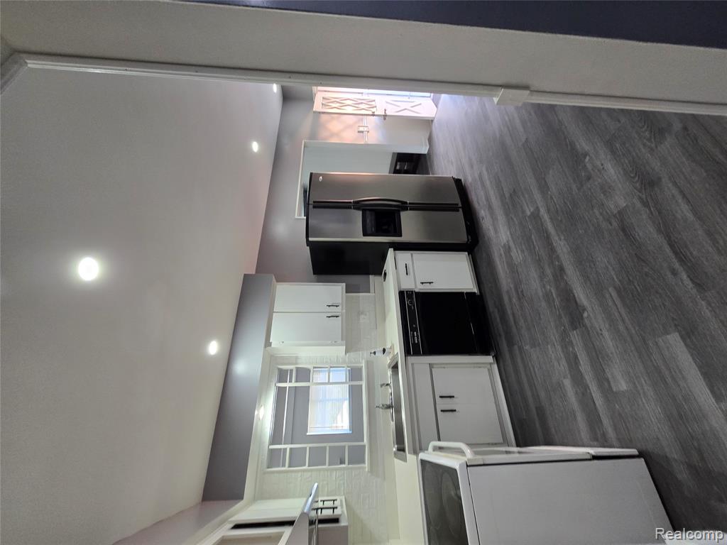 8465 Helen Property Photo 3