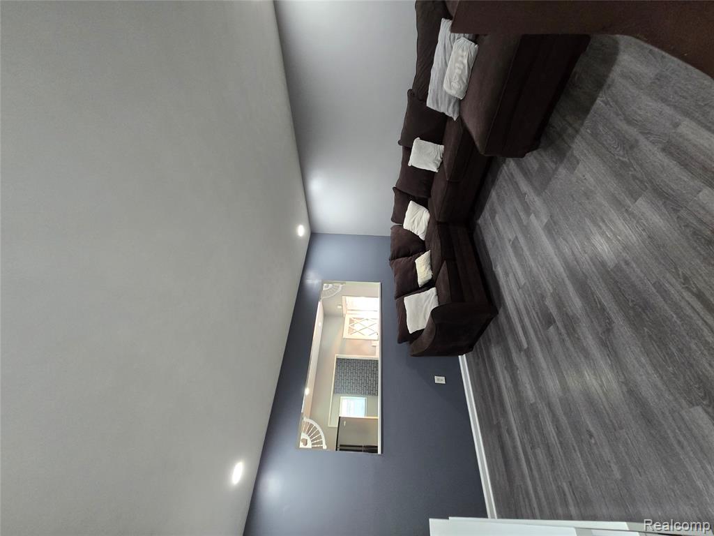 8465 Helen Property Photo 4